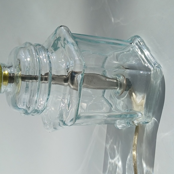 Vintage Levinton Glass Lamp - Picture 2 of 8